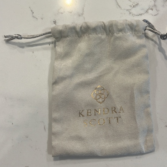 NWT Kendra Scott Heart Crystal Stud Earrings - Picture 2 of 6